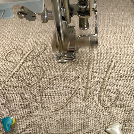 Monogramm auf Serviette Leinen gestickt