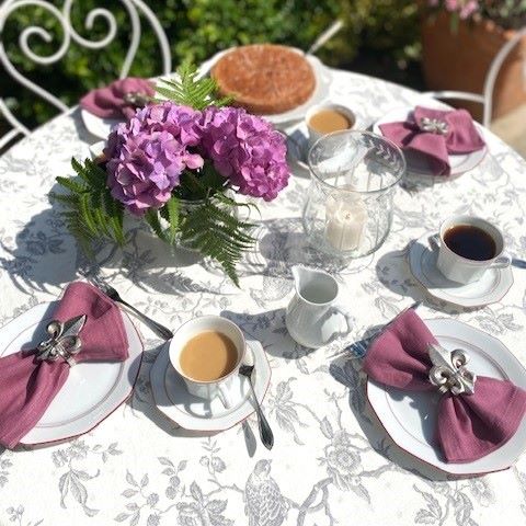 Leinenservietten und Tischdecke französisches Leinen