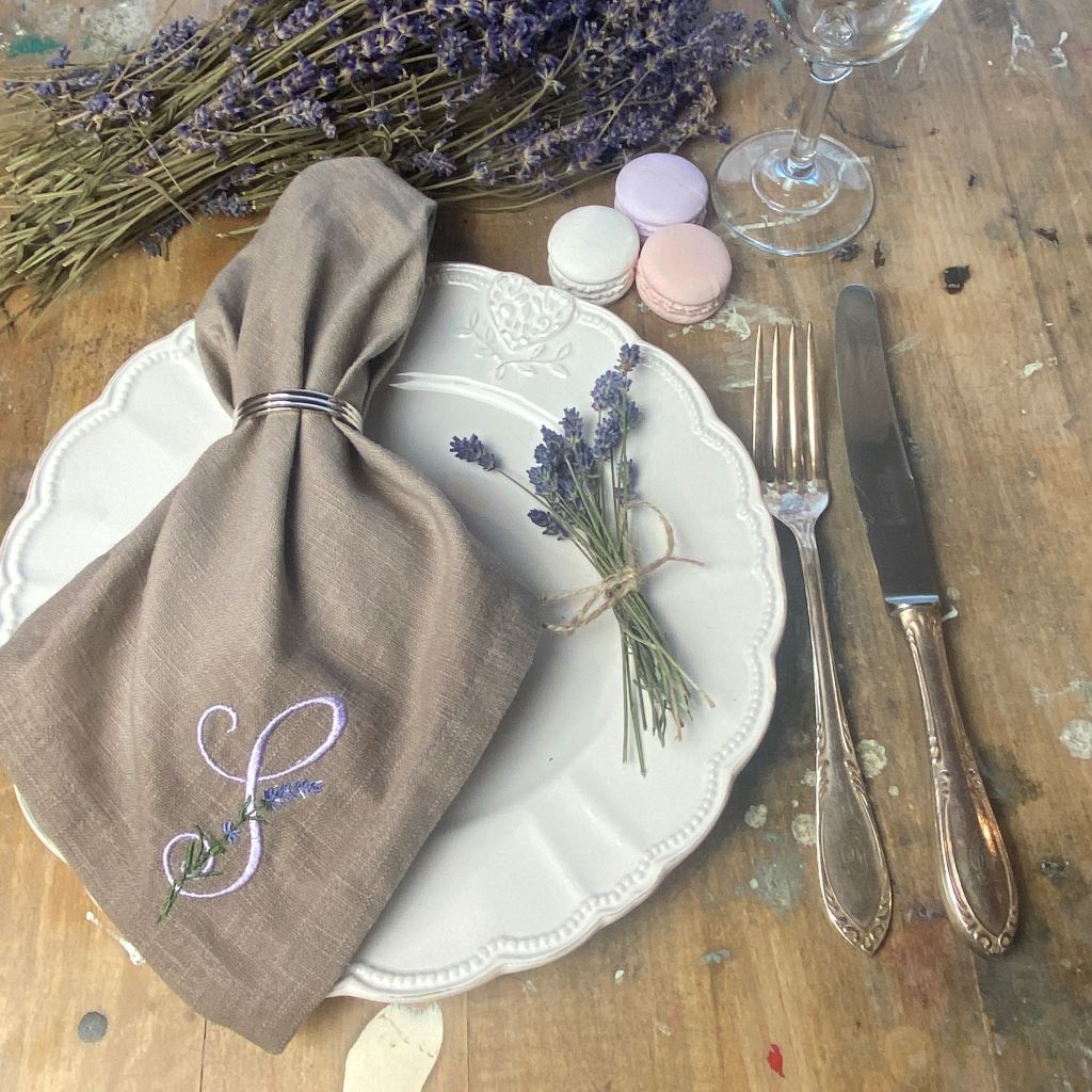 stoffserviette leinen-monogram-lavendel-franzoesischer-landhausstil