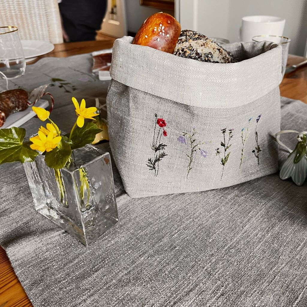 brotkorb-leinen-gestickte-wildblumen