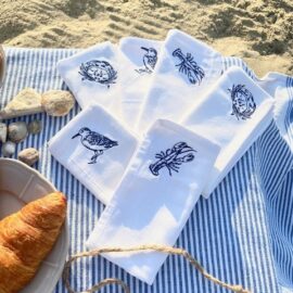 Maritime Leinenserviette mit Stickerei
