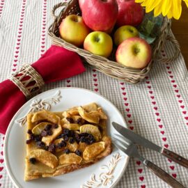 Tischläufer mit Karos und Herzen