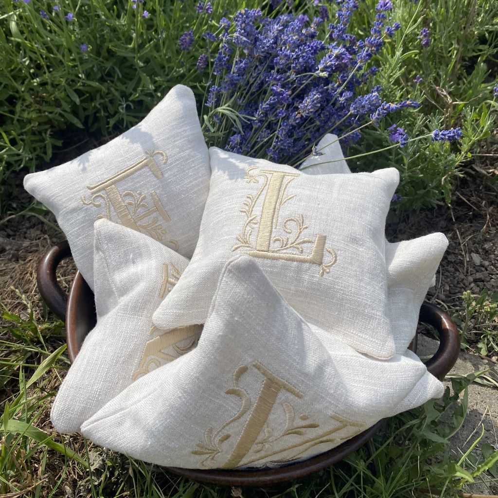 lavendelkissen mit monogramm