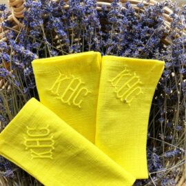 Serviette aus Leinen mit  3 Buchstaben- Monogramm